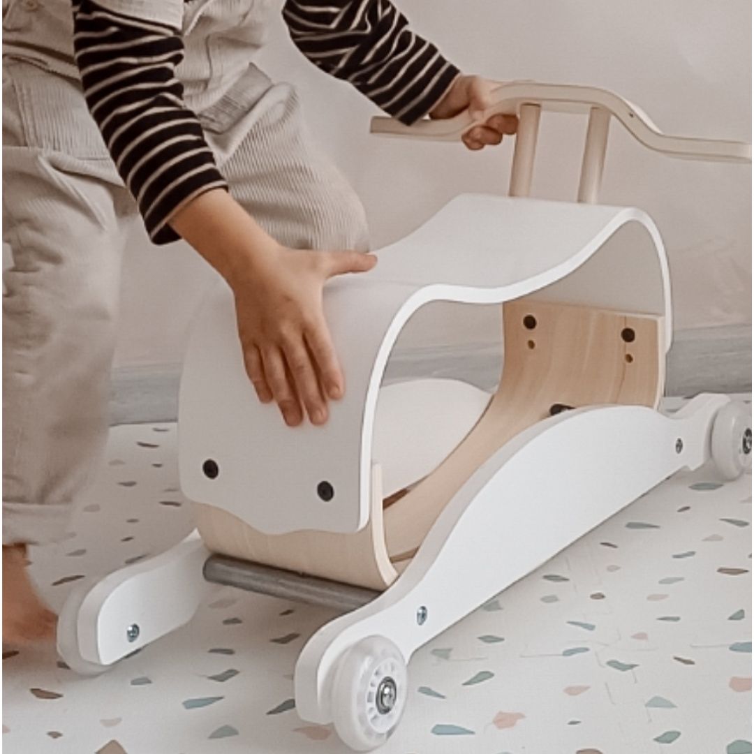 Leseno otroško vozilo in gugalnik 2 v 1 - gugalni konjiček + vozilo