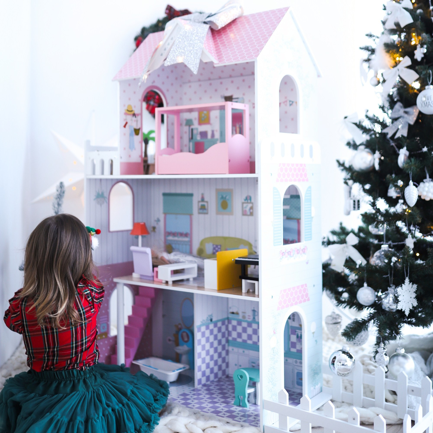 XXL Največja lesena hišica za lutke - 123 cm - LED osvetlitev - terasa, dodatki, vrt