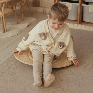 Lesena ravnotežna deska z labirintom in žogicami - ravnotežna gugalnica