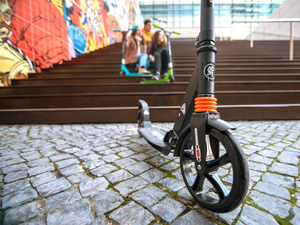 HyperMotion DRAGSTER mestni skuter Black