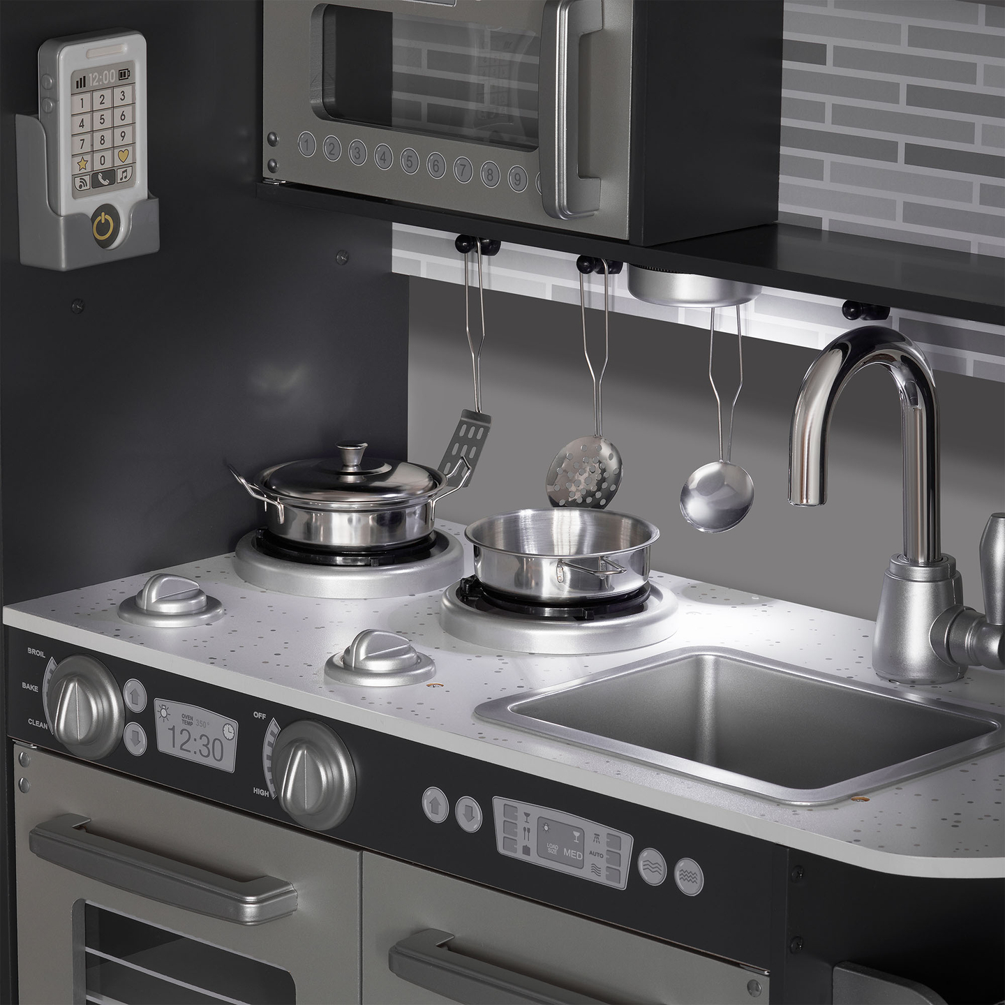 XXL lesena kuhinja z LED osvetlitvijo, predpasnikom in dodatki