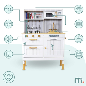 Lesena bela kuhinja z dodatki in predpasnikom