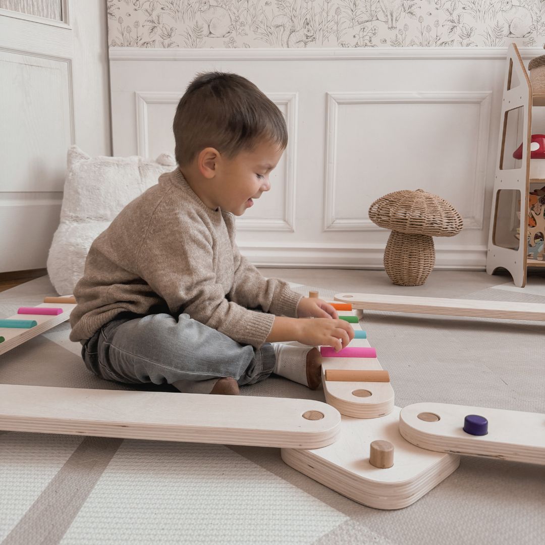 Lesena steza za ravnotežje - senzorična pot - 14 elementov