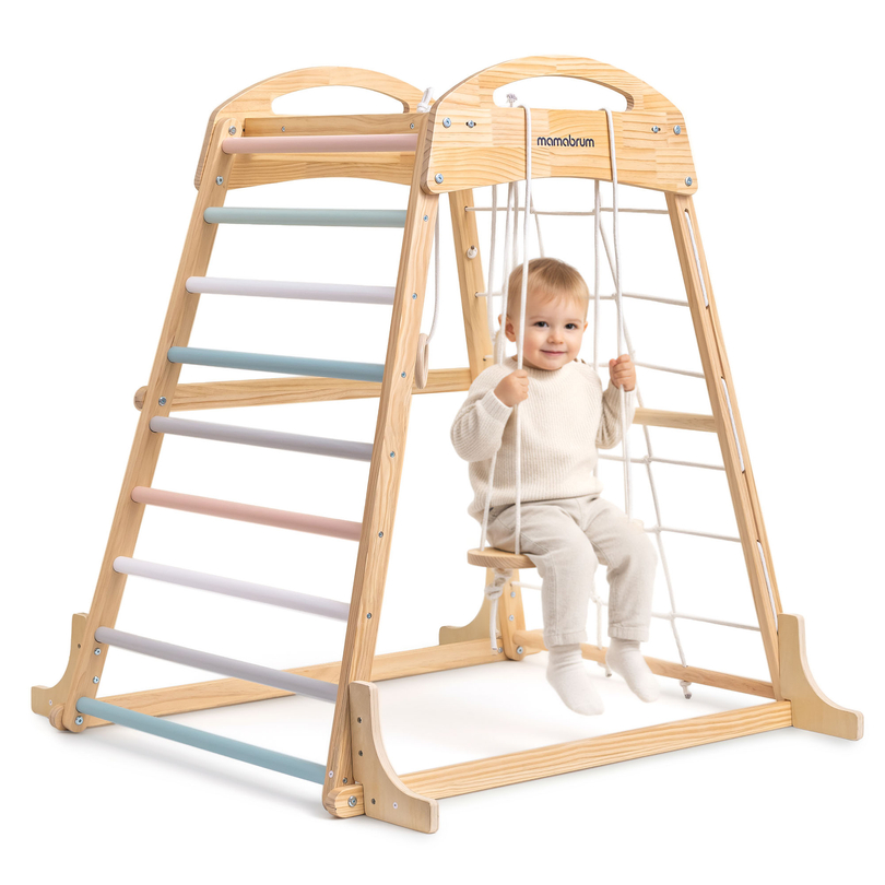 Leseno notranje igrišče z gugalnico, gimnastičnimi obroči in plezalno mrežo