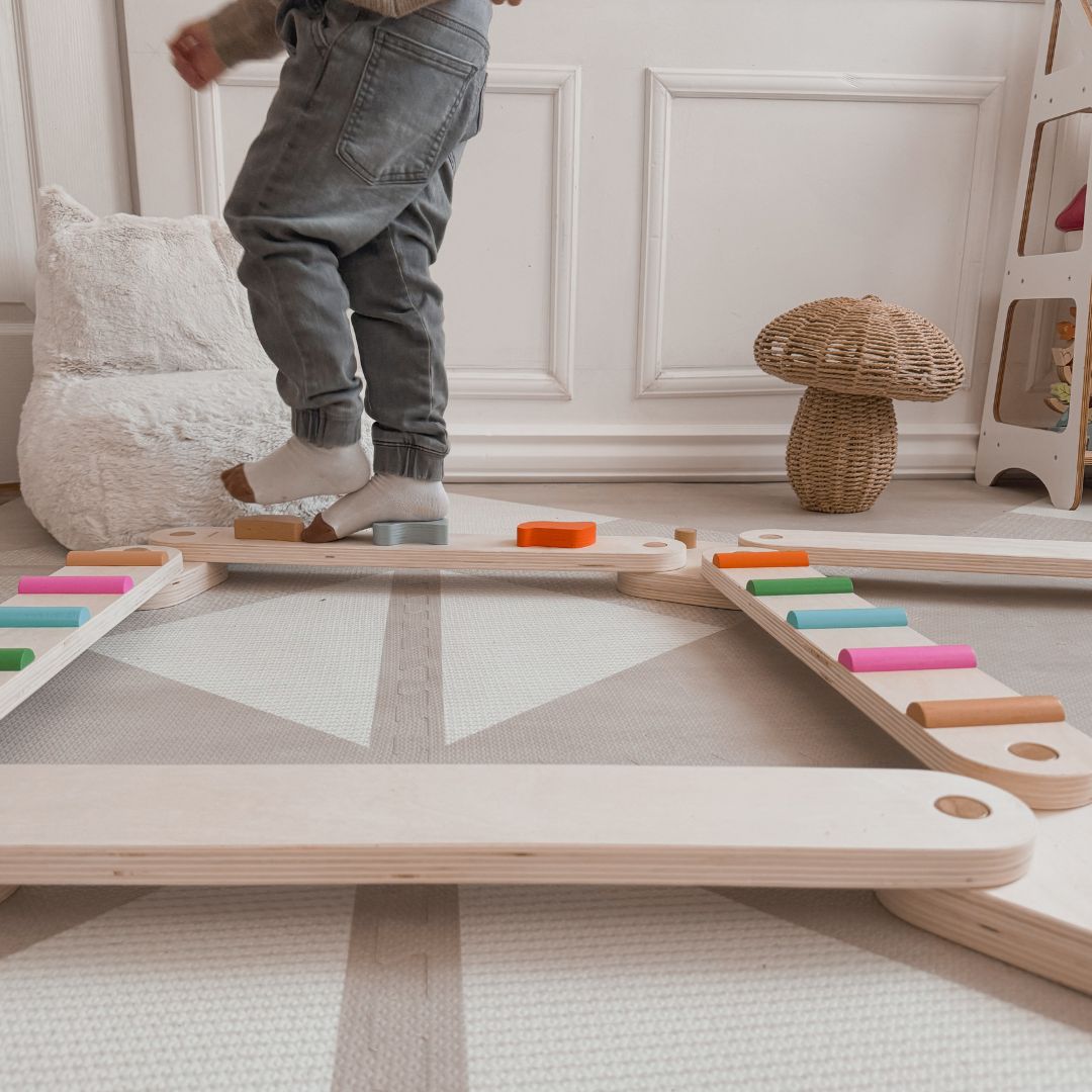 Lesena steza za ravnotežje - senzorična pot - 14 elementov