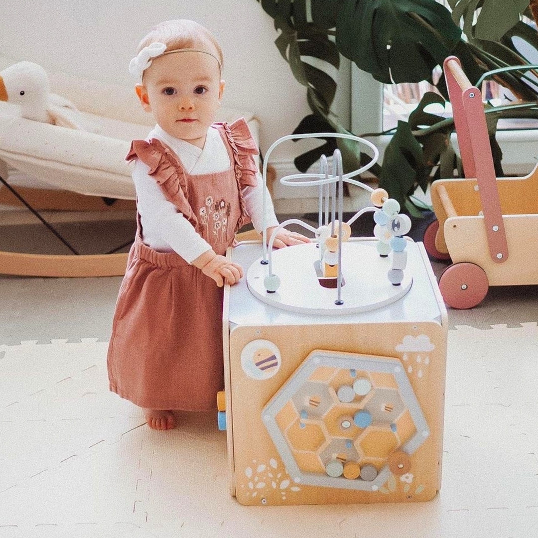 Velika lesena kocka z zanko - Montessori