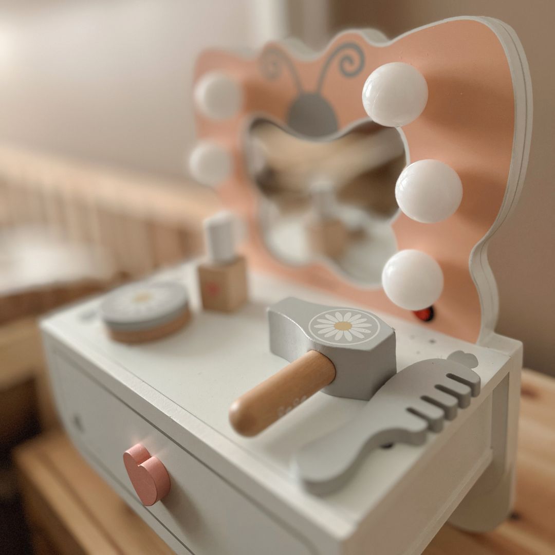 Lesena mini toaletna mizica z LED osvetlitvijo - Butterfly