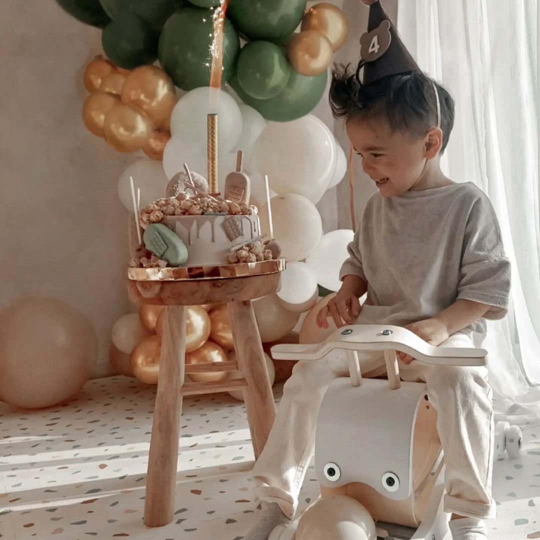 Leseno otroško vozilo in gugalnik 2 v 1 - gugalni konjiček + vozilo