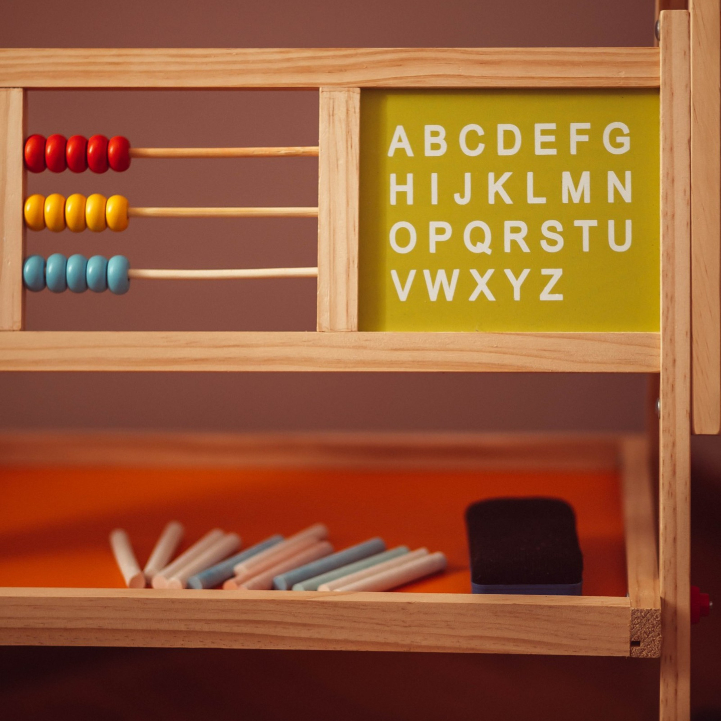 Velika izobraževalna dvostranska tabla: magnetna in kredna - tabla za brisanje na suho, lesena