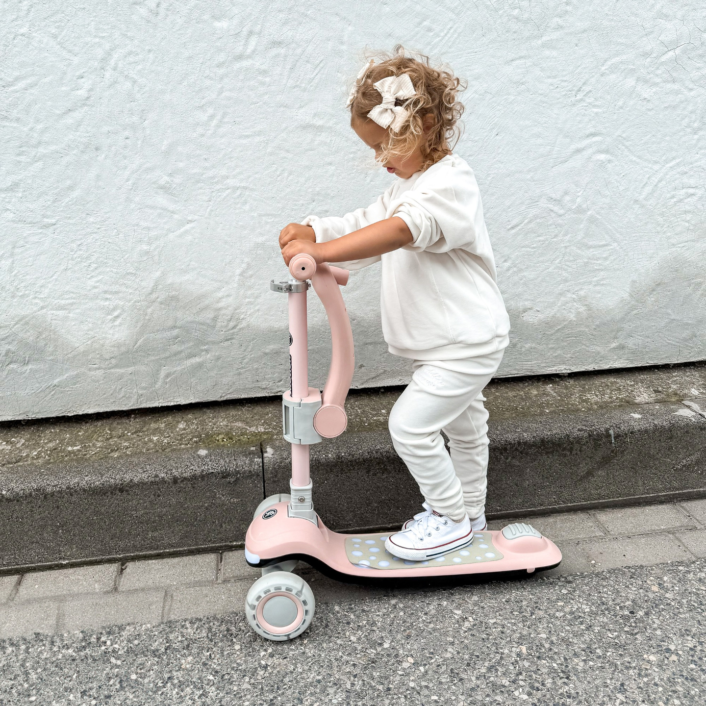 Otroški skuter HyperMotion LUMI 3 v 1 - osvetljena ploščad in kolesa LED, roza barva