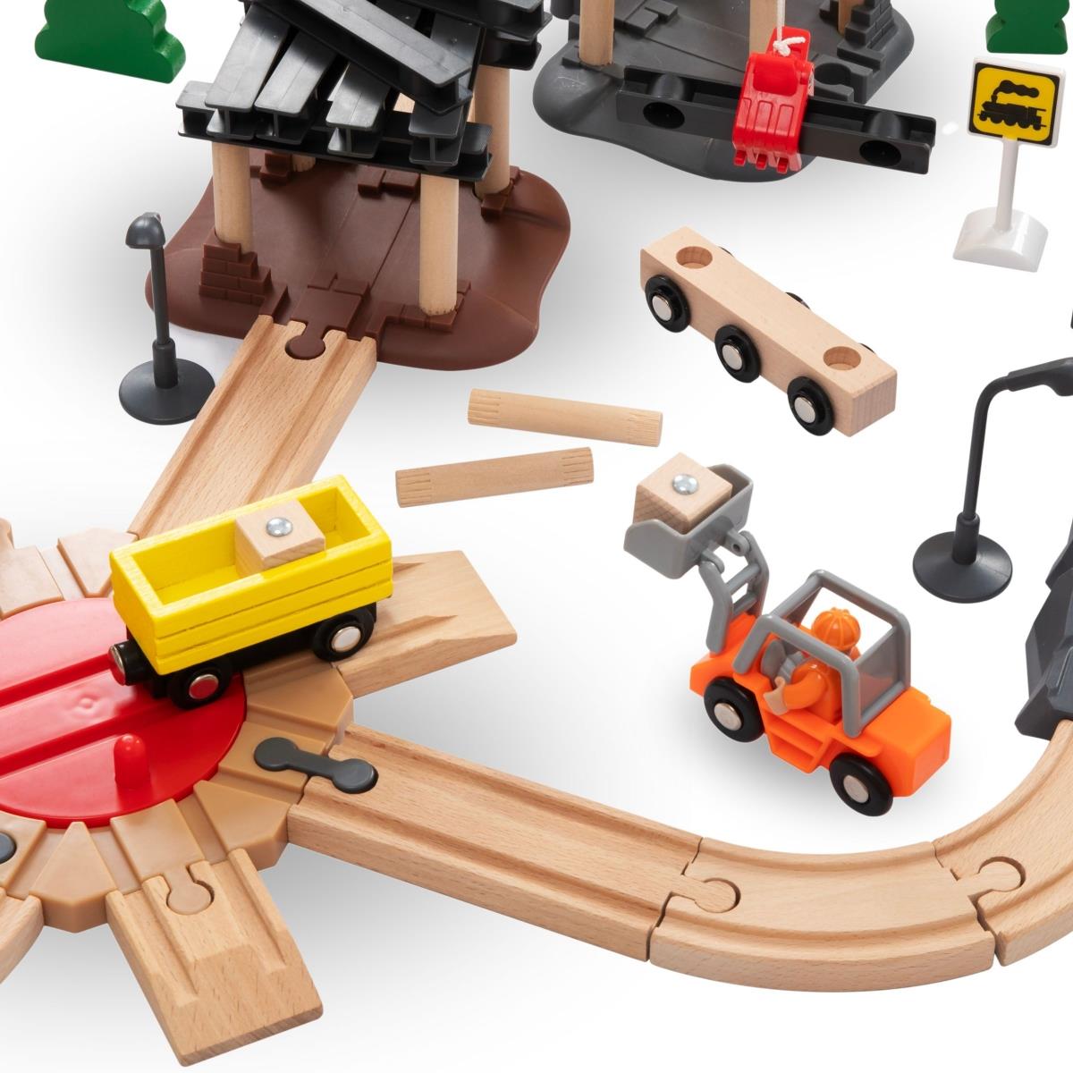 Lesena železnica, vlak na baterije - Mesto: tiri, avtomobili, most, letališče