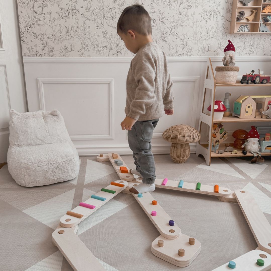 Lesena steza za ravnotežje - senzorična pot - 14 elementov