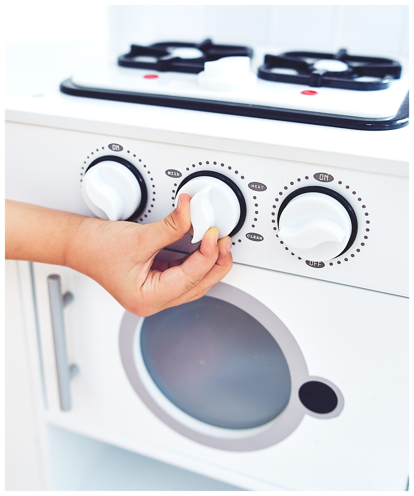 Kotna lesena kuhinja XXXL s hladilnikom, pečico, pralnim strojem, predpasnikom in dodatki