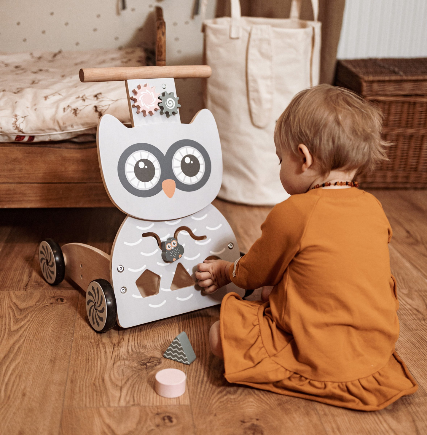 Leseni večnamenski sprehajalnik - tlačilka - voziček z bloki - Sova