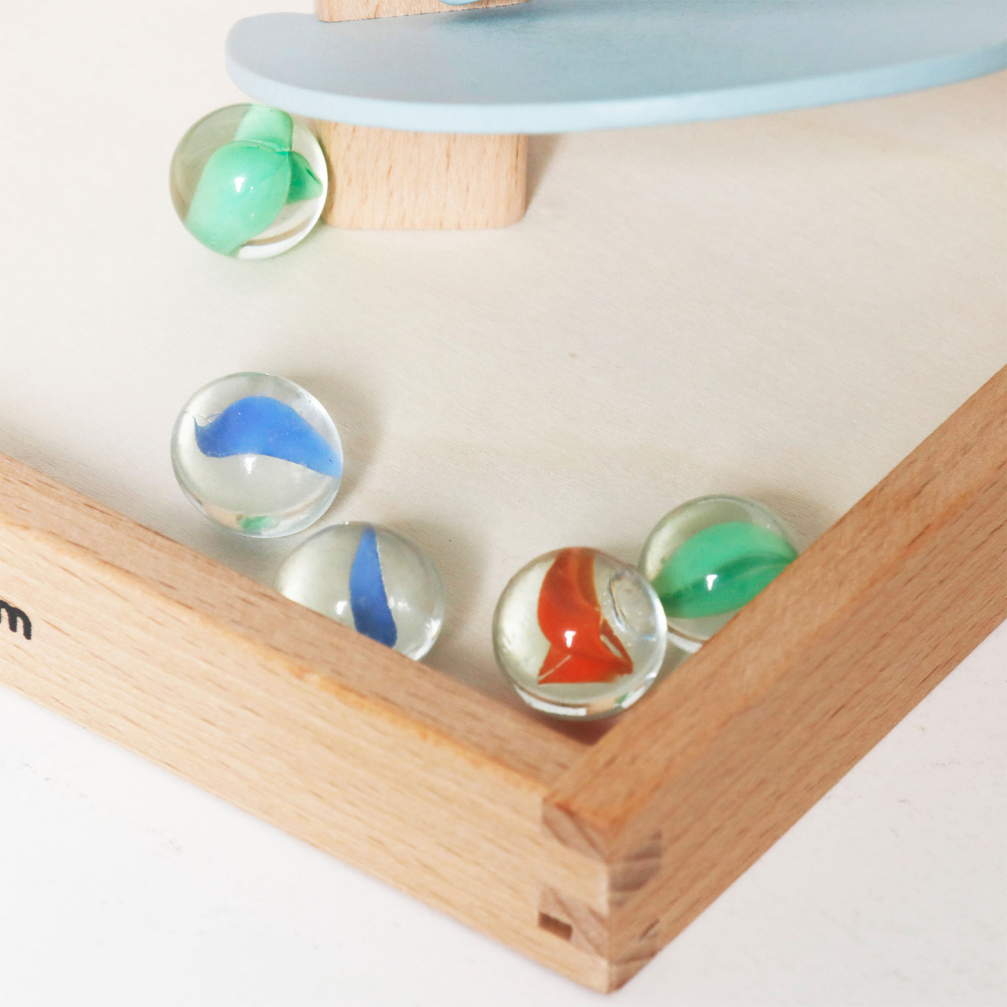 Leseni kulodrom - zvočno drevo s kroglicami