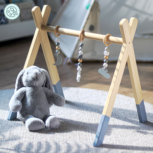 Leseno izobraževalno stojalo Baby Gym - siva barva