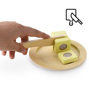 Leseni opekač kruha z dodatki