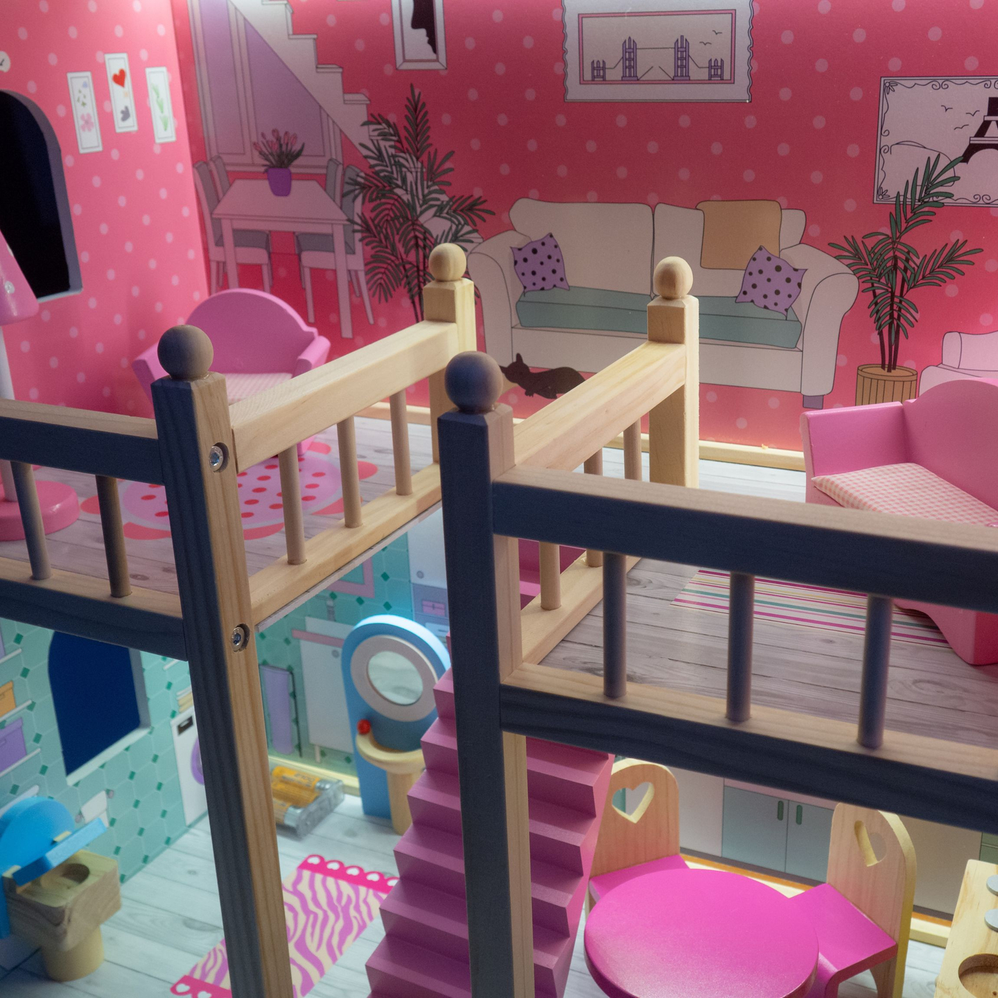 Velika lesena 3-nadstropna hiša za punčke s teraso, pohištvenim kompletom in LED osvetlitvijo!