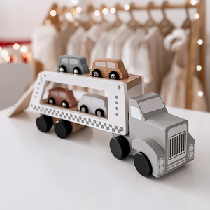 Lesen tovornjak s prikolico s 4 avtomobili