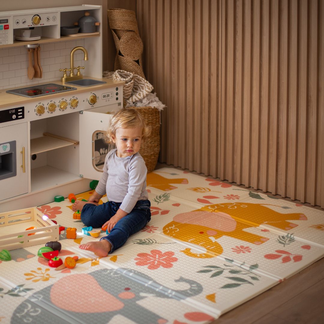 Dvostranska zložljiva podloga iz pene 180 x 120 x 1 cm - Eksotični sloni/nežno siva