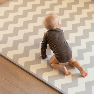 Dvostranska penasta podloga XXL - zvitek 2 CM (gozd in cikcak)