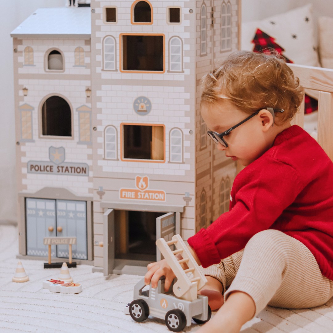 Velika zložljiva gasilska postaja s policijsko postajo - lesen komplet. Gasilska in policijska postaja z dodatki.