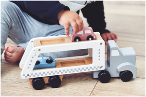 Lesen tovornjak s prikolico s 4 avtomobili