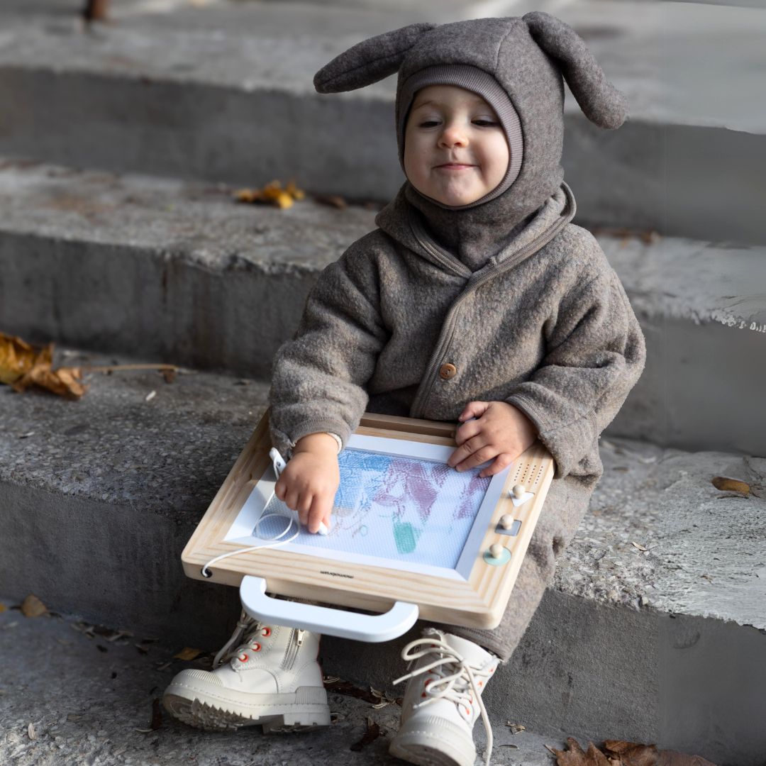 Leseno nalivno pero z žigi - risalna deska