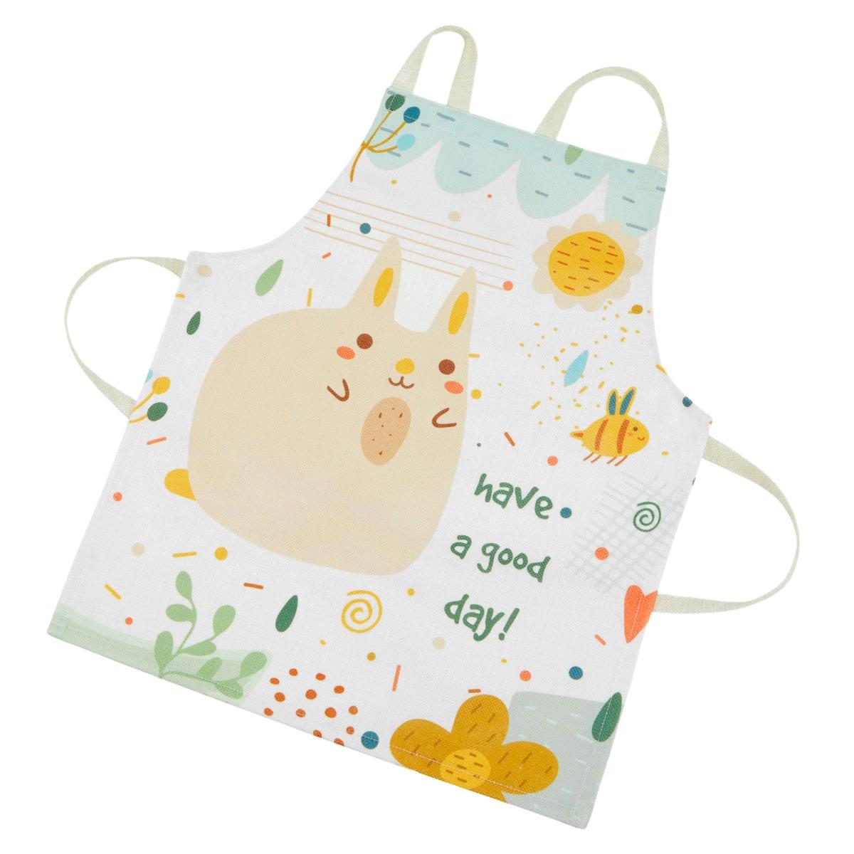 Lesena bela kuhinja z dodatki in predpasnikom