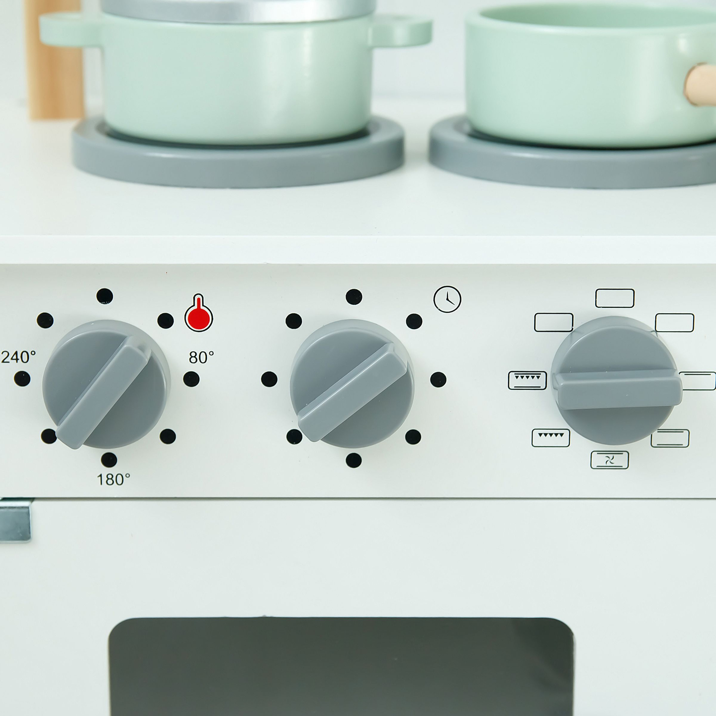 Lesena otroška kuhinja z mikrovalovno pečico