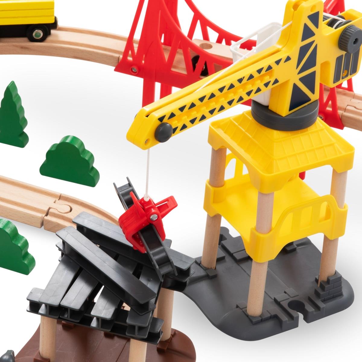 Lesena železnica, vlak na baterije - Mesto: tiri, avtomobili, most, letališče