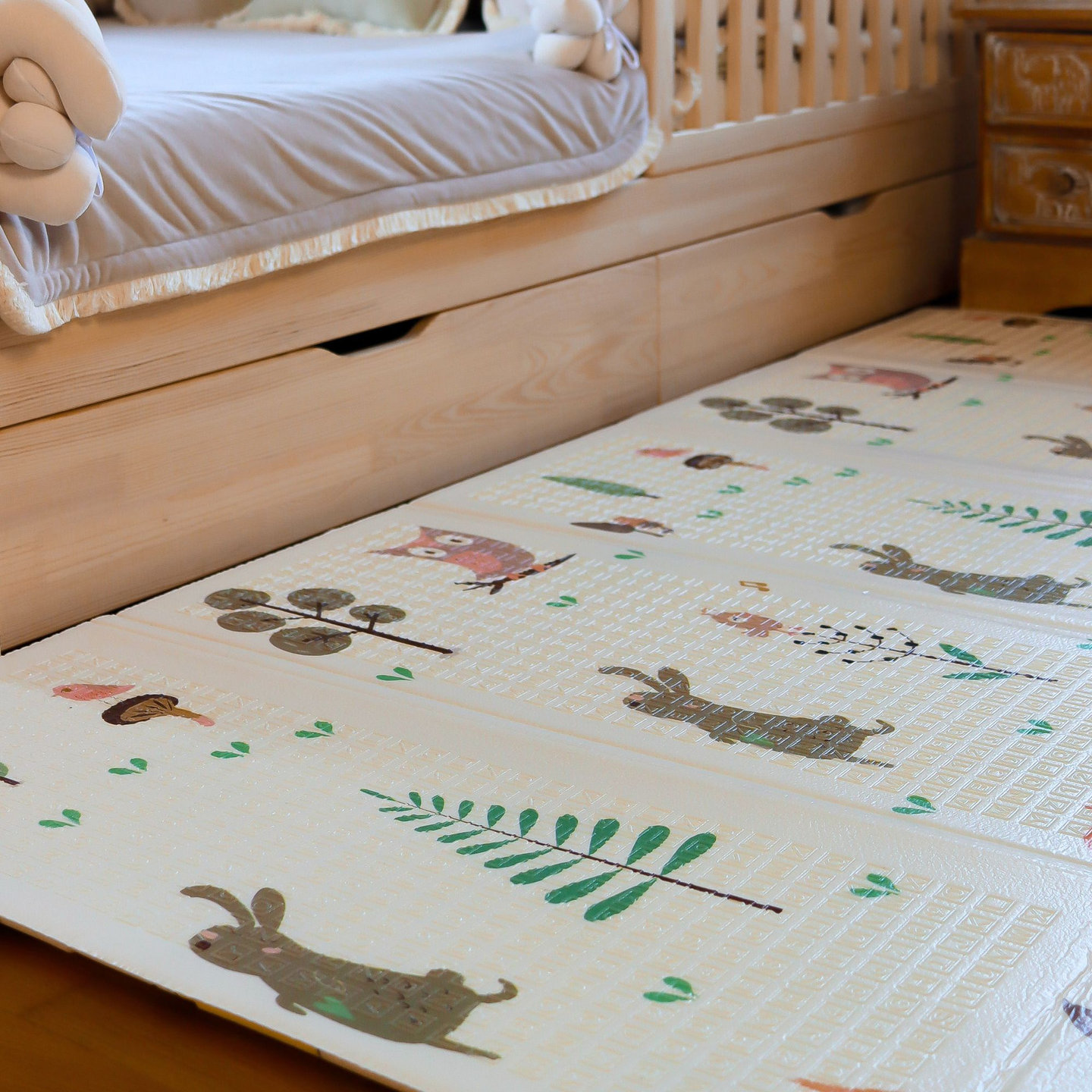 Dvostranska podloga iz pene XXL - zložljiva 1 CM (gozd z medvedkom in konji)