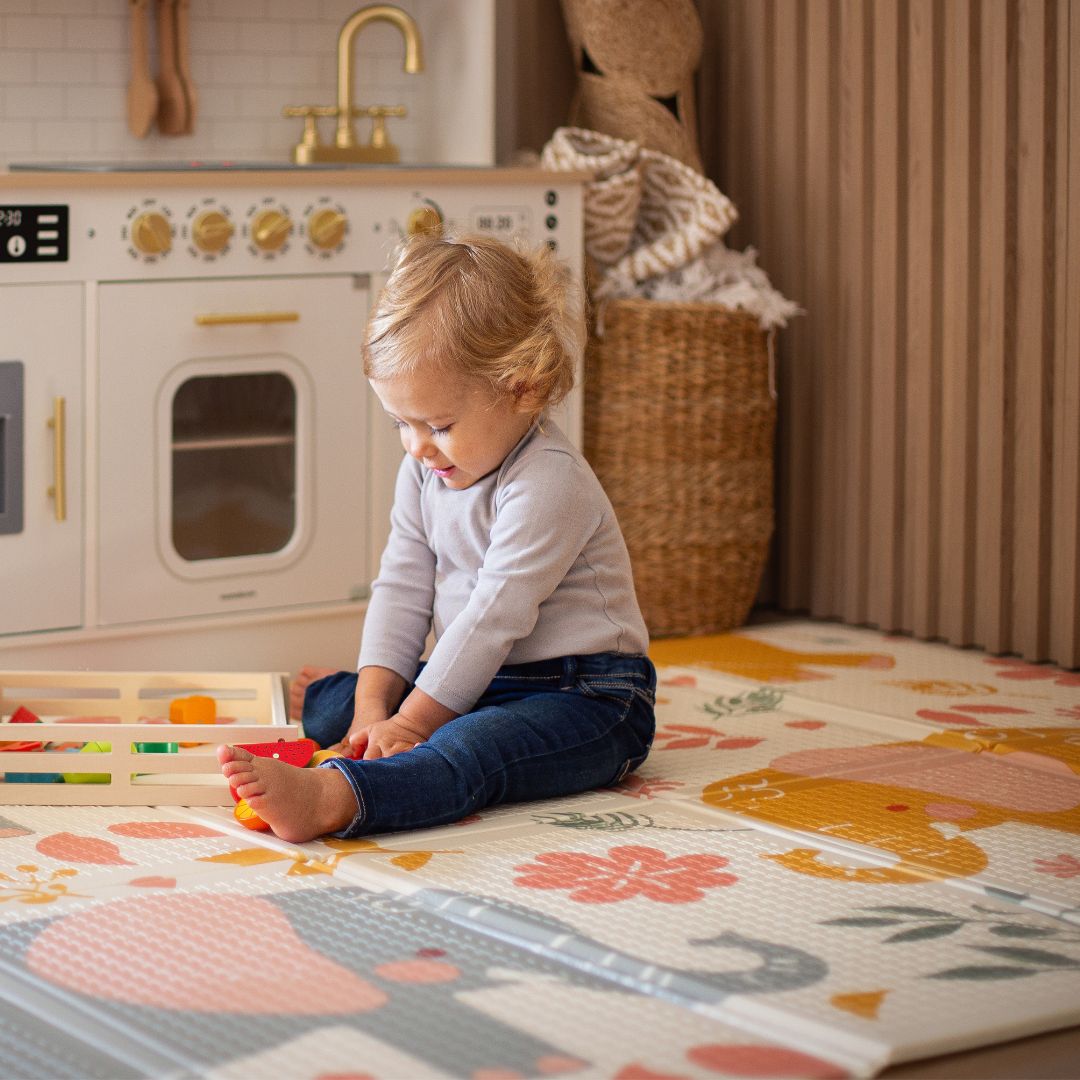 Dvostranska zložljiva podloga iz pene 180 x 120 x 1 cm - Eksotični sloni/nežno siva