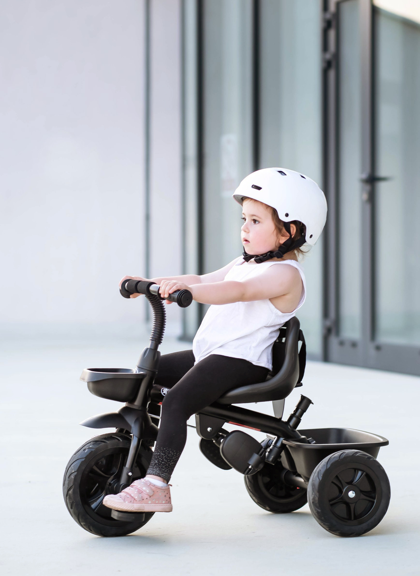 HyperMotion TOBI VECTOR tricikel - večna napihljiva kolesa + tlačilka. Barva: črna.