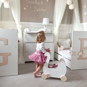 Leseni voziček za lutke - Swan