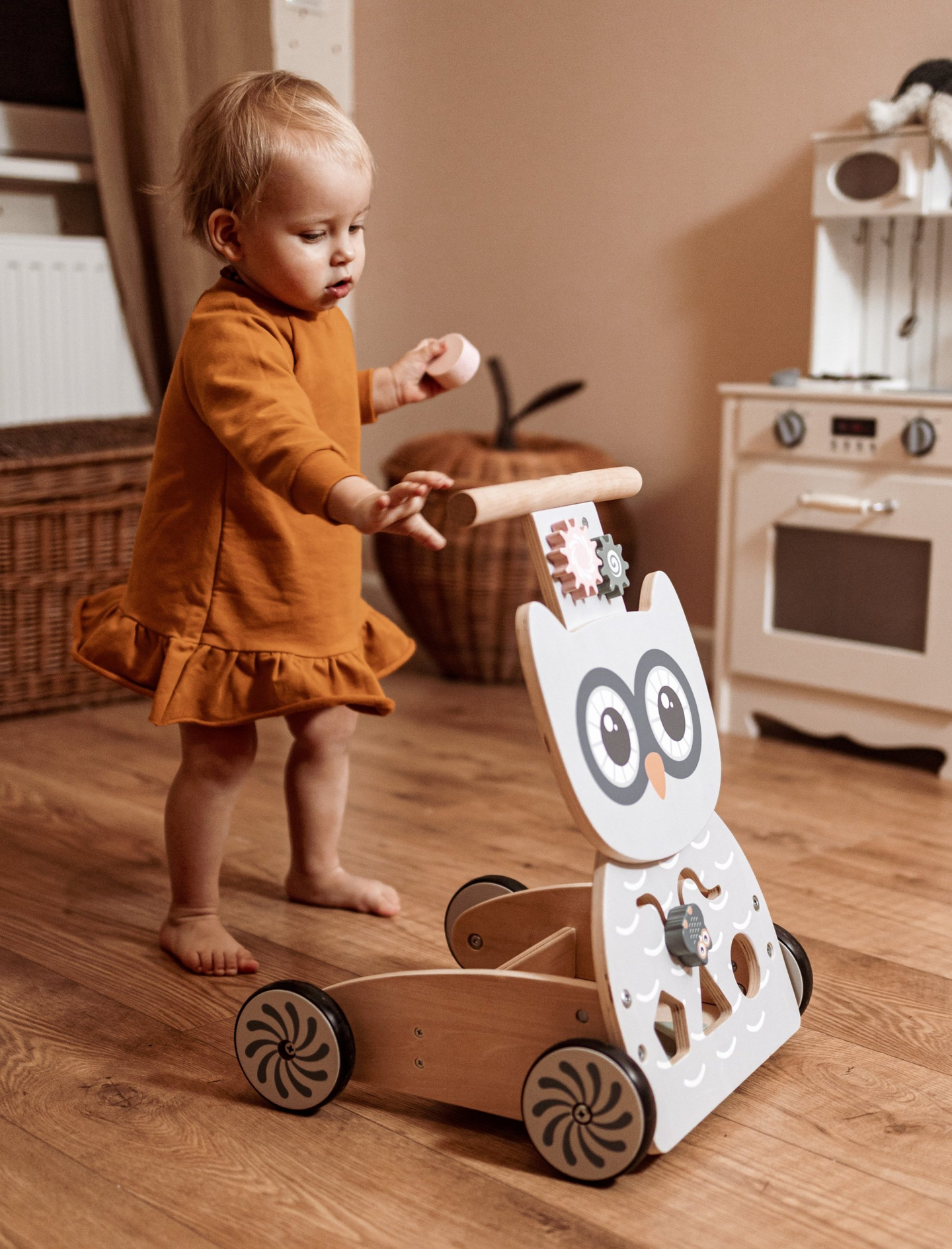 Leseni večnamenski sprehajalnik - tlačilka - voziček z bloki - Sova