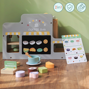 Velika lesena sladoledarna z magnetno tablo, aparatom za kavo ter setom za sladoled in sladice - več kot 70 kosov!