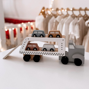 Lesen tovornjak s prikolico s 4 avtomobili