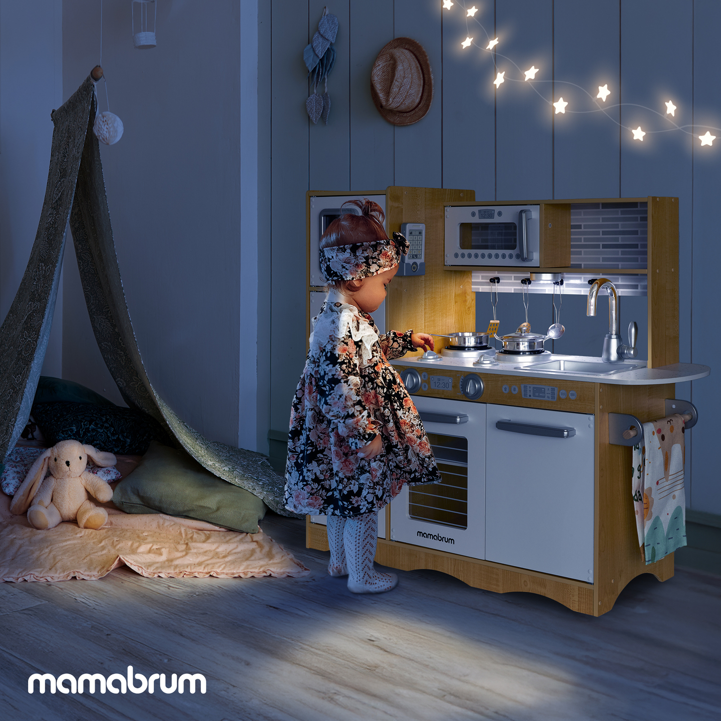 XXL lesena kuhinja z LED osvetlitvijo, predpasnikom in dodatki