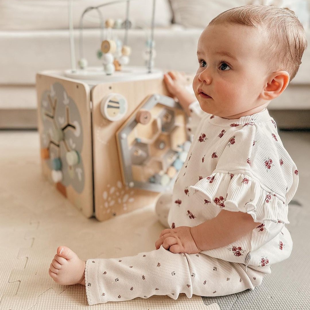 Velika lesena kocka z zanko - Montessori