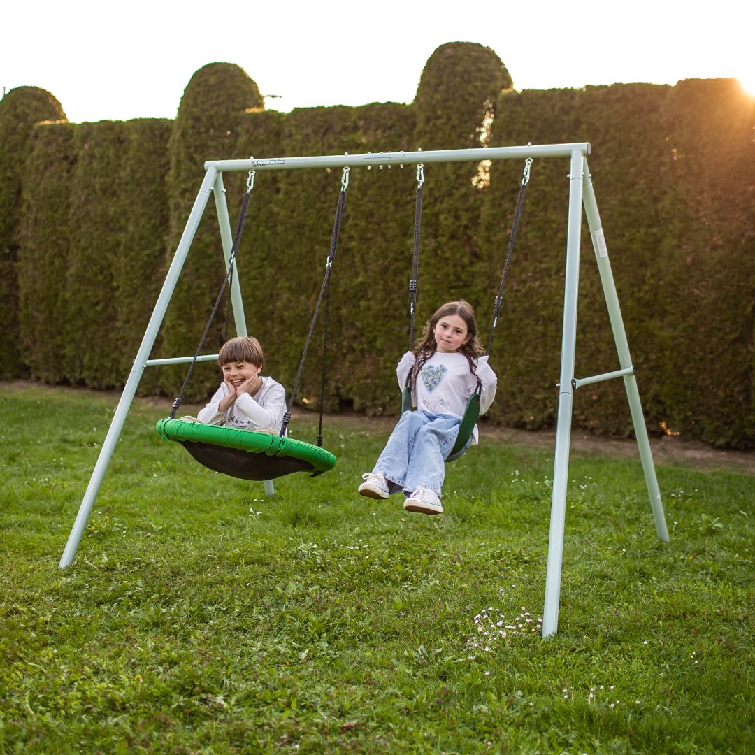 Dvojna vrtna gugalnica z okvirjem in vrvmi - sedež in gnezdo štorklje