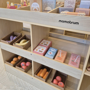 Velika lesena otroška trgovina s tablo - 91 kosov za zabavno nakupovanje!