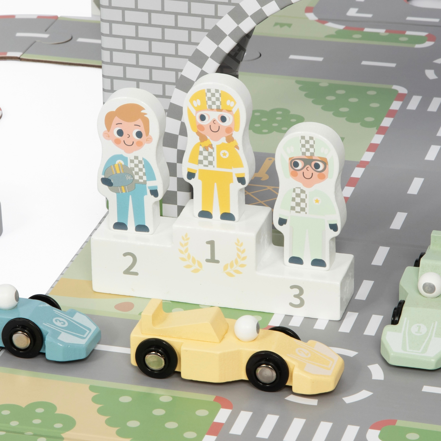 Magnetni kovček z dirkališčem, lesenimi vozili in cestnimi dodatki