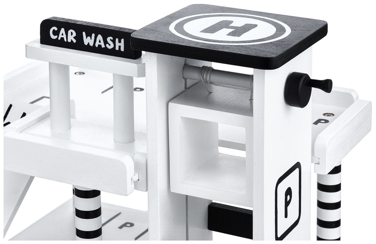 Lesena garaža - večnadstropno parkirišče - avtomobili, dvigalo, helikopter