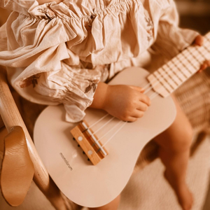 Lesena kitara za otroke - ukulele - roza barva